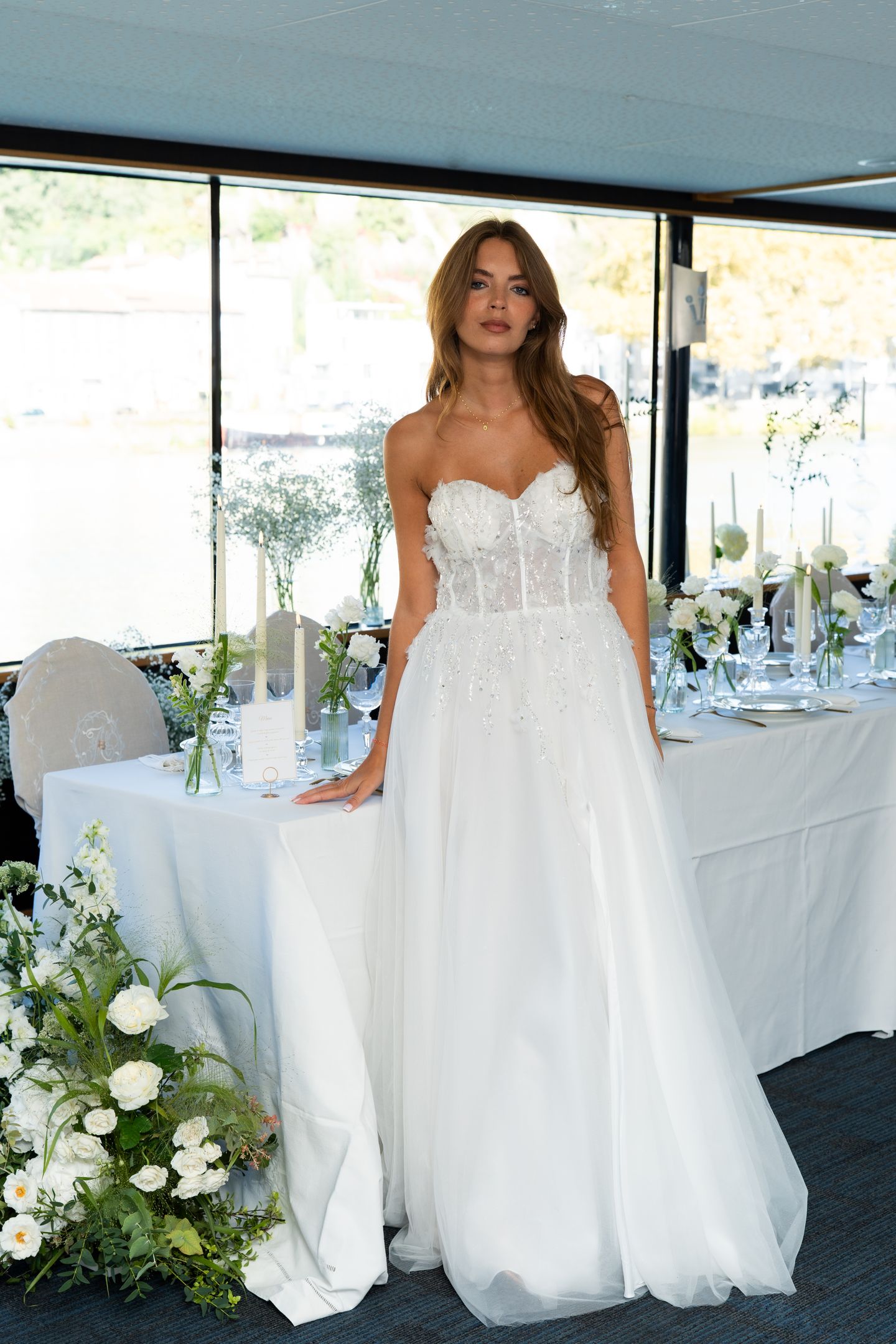 Robe de mariée brodée sur les quais de Lyon